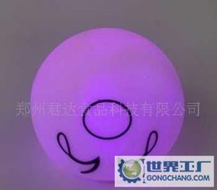 七彩小夜燈 QQ表情的可愛(ài)點(diǎn)亮生活